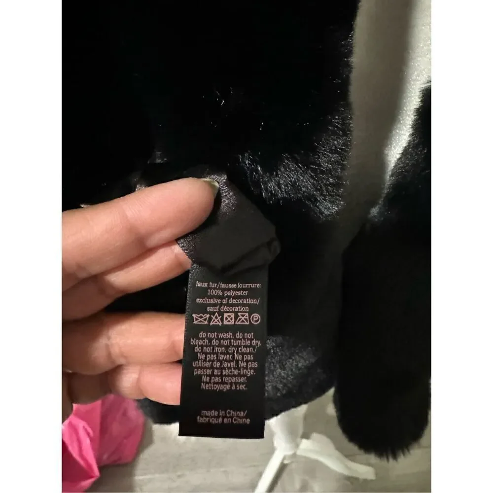 Victoria secret Winter  Angel black soft faux fur scarf with pockets